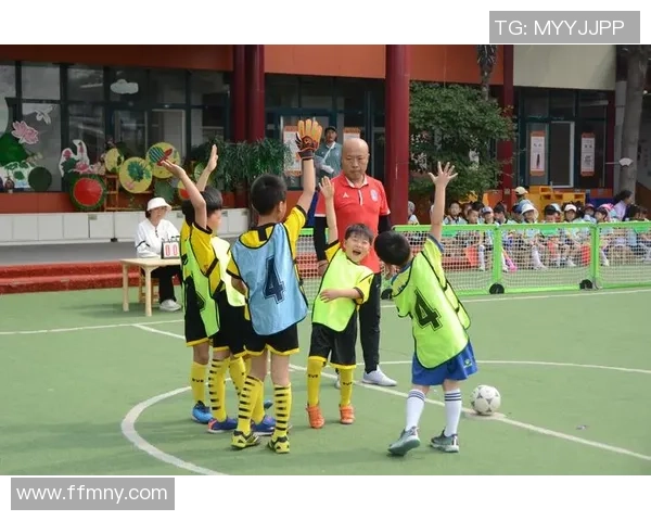 小班教案探索足球明星的魅力与成就，激发孩子们的运动热情与团队精神